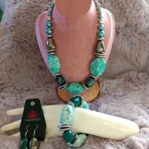 Vintage Common Daisy Green Silver Necklace Bracelet Earring Set